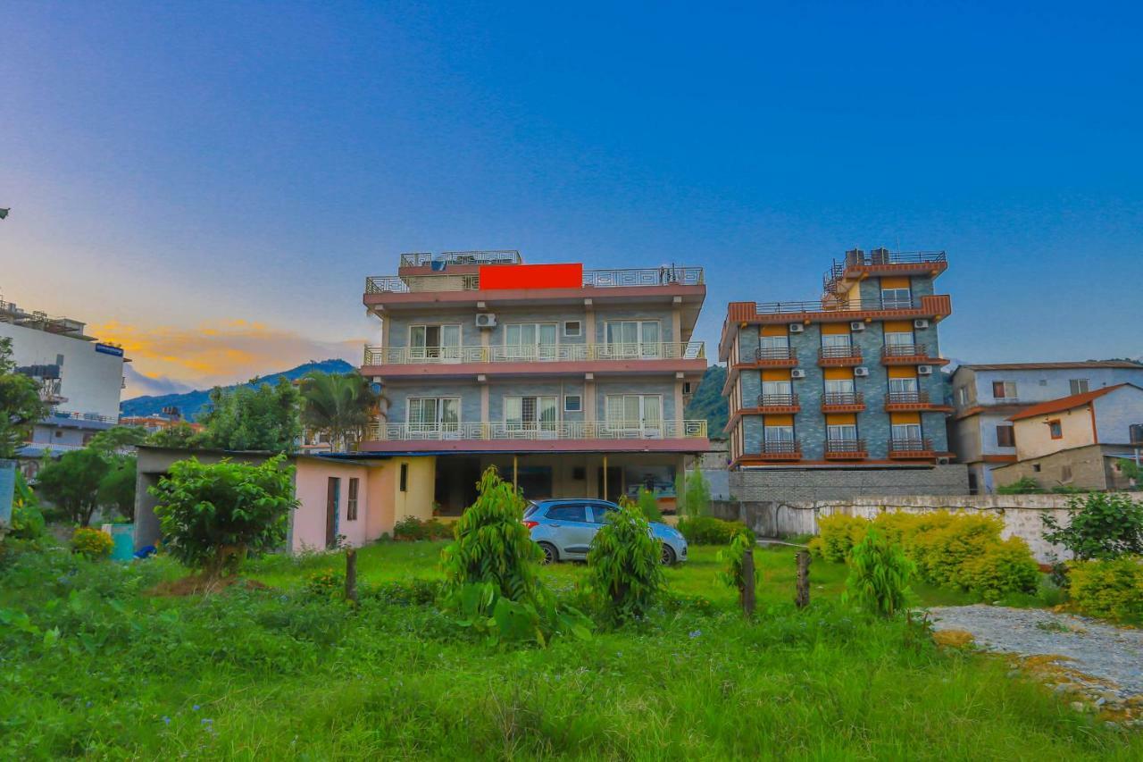 Oyo 575 Api Suites Pokhara Exterior foto