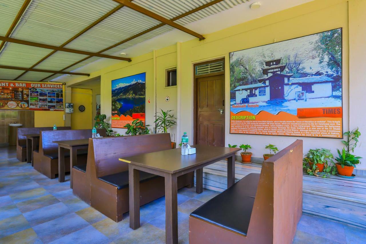 Oyo 575 Api Suites Pokhara Exterior foto