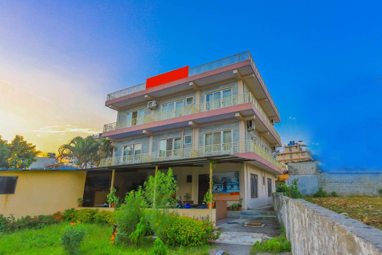 Oyo 575 Api Suites Pokhara Exterior foto