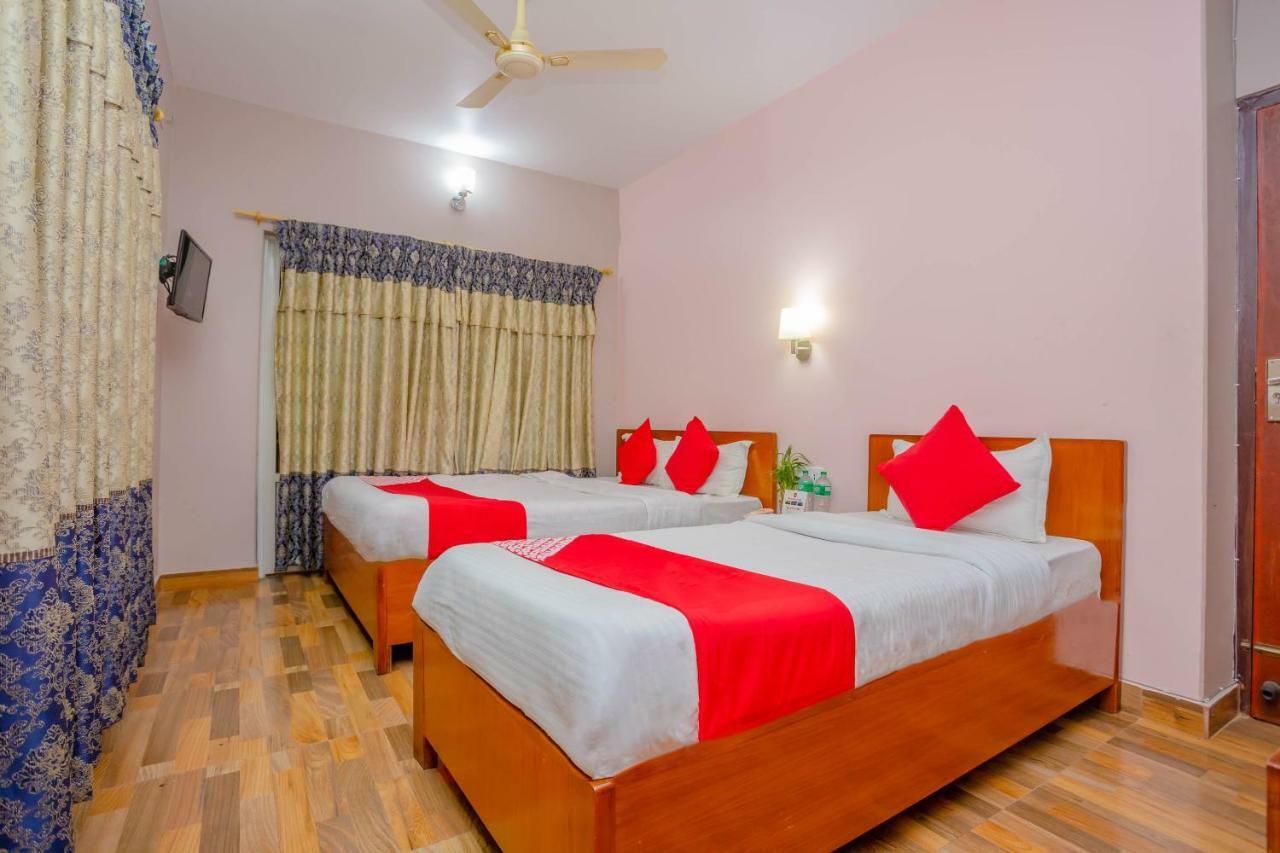 Oyo 575 Api Suites Pokhara Exterior foto